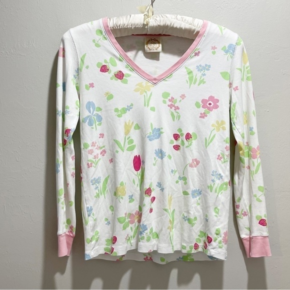 The Beaufort Bonnet Company Other - THE BEAUFORT BONNET COMPANY Women’s V-Neck Pajama Top Flowers Strawberries Sz S